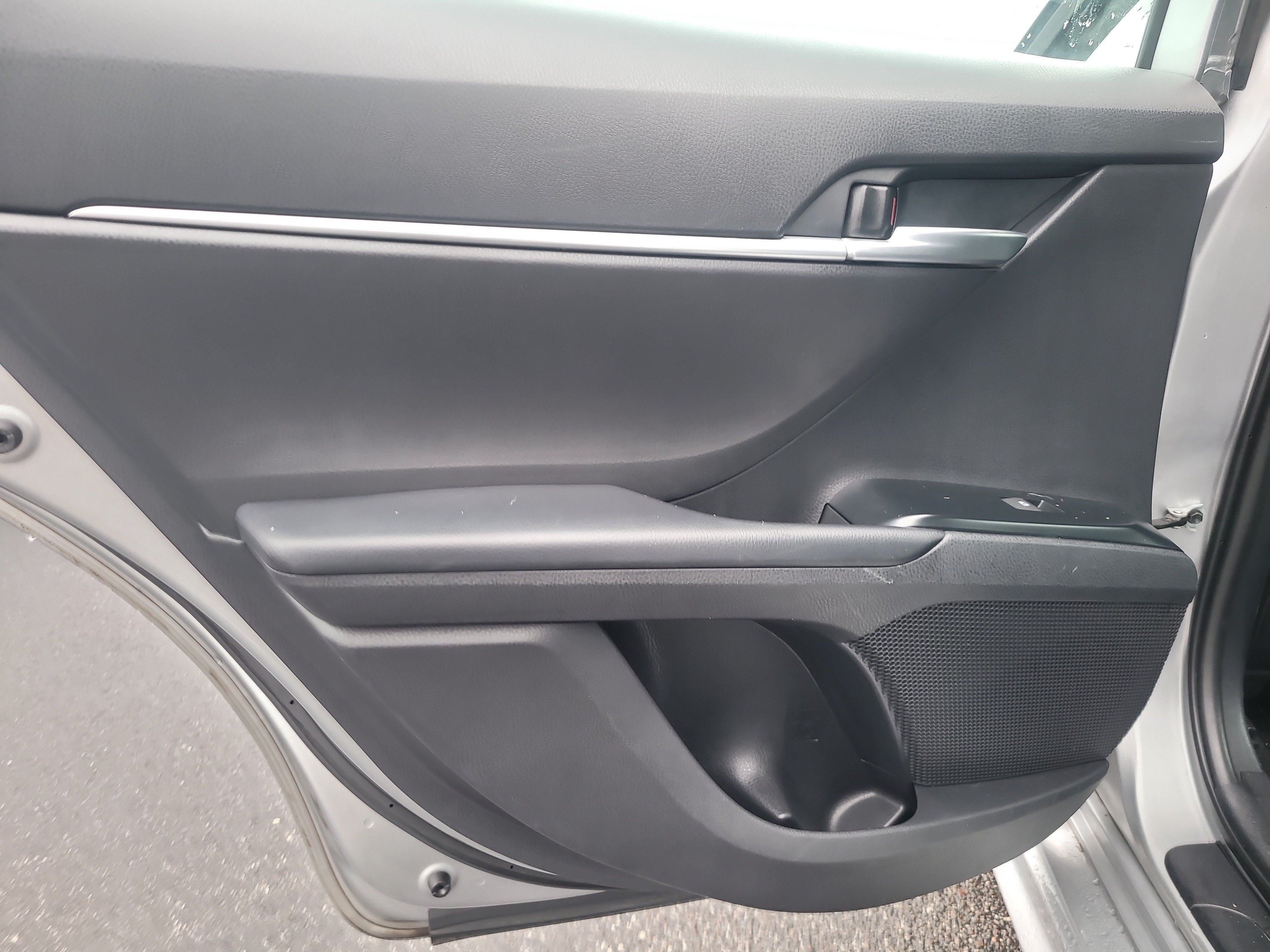 Used 2019 Toyota Camry SE FWD image 10