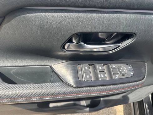 Used 2025 Nissan Kicks SR AWD/4WD image 12