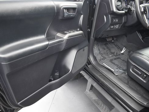 Used 2020 Toyota Tacoma Limited image 24