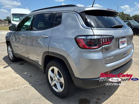 Used 2024 Jeep Compass Latitude AWD/4WD image 11