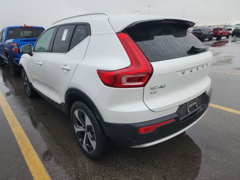 Used 2023 Volvo XC40 B4 Plus w/ Driver Assist Package FWD image 10