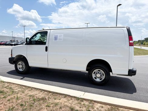 Used 2016 Chevrolet Express 2500 RWD image 5