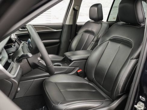 Used 2023 Jeep Grand Cherokee 4WD 4xe image 23