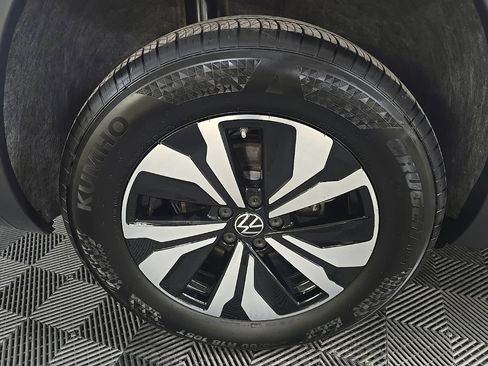 Used 2024 Volkswagen Atlas SE image 13