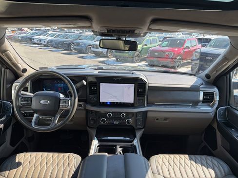 Certified 2025 Ford F450 Platinum w/ Platinum Plus Package image 24