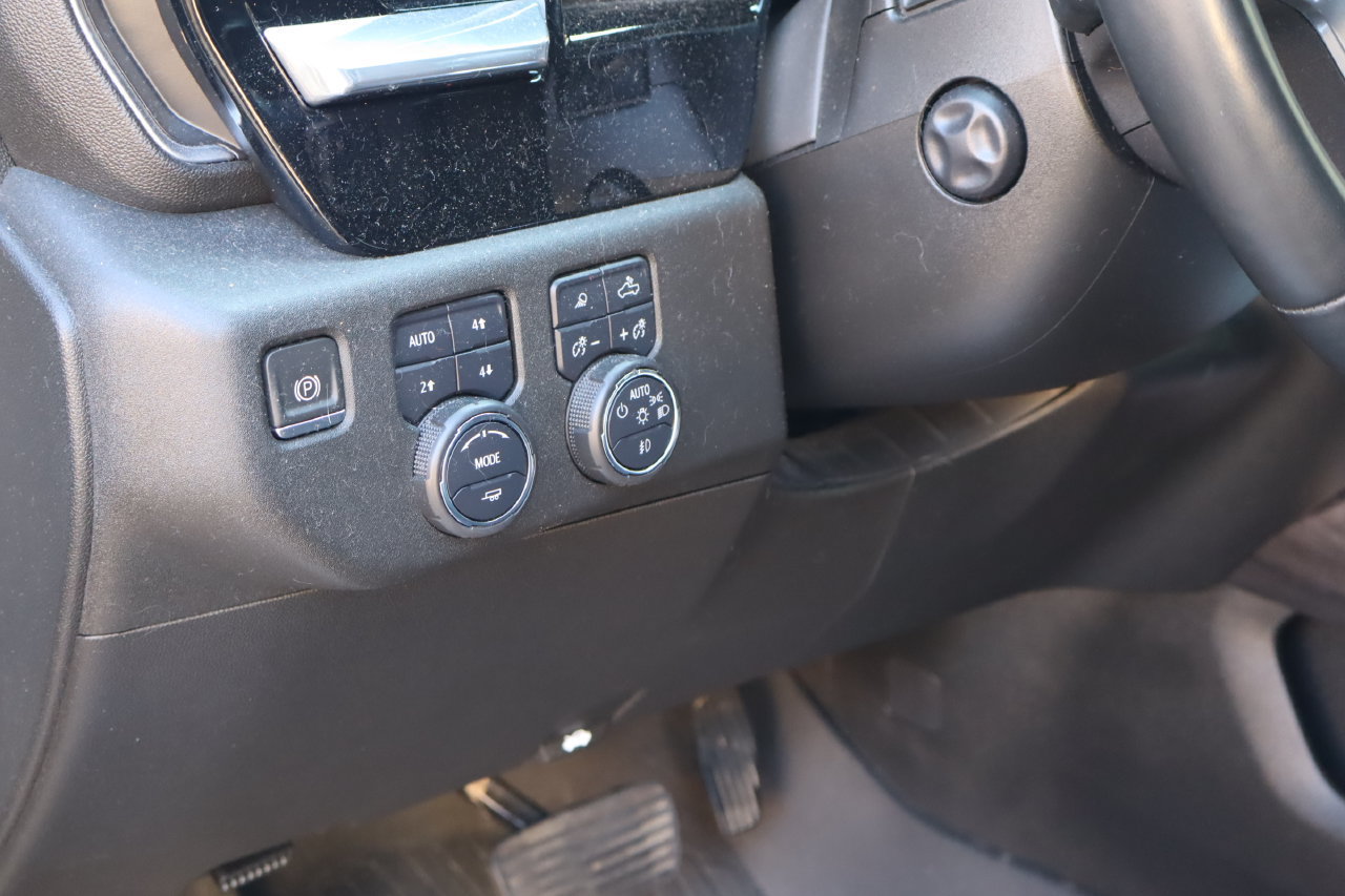 Used 2023 Chevrolet Silverado 1500 LTZ AWD/4WD image 24