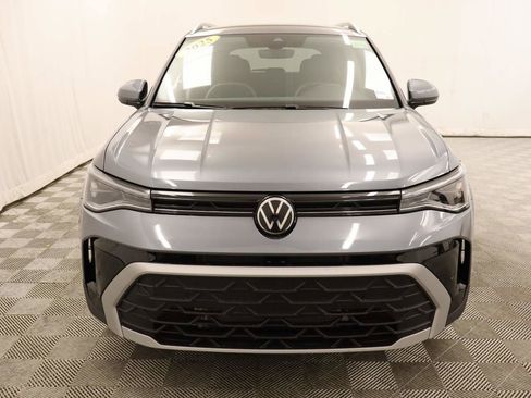 Used 2025 Volkswagen Taos SE FWD image 4
