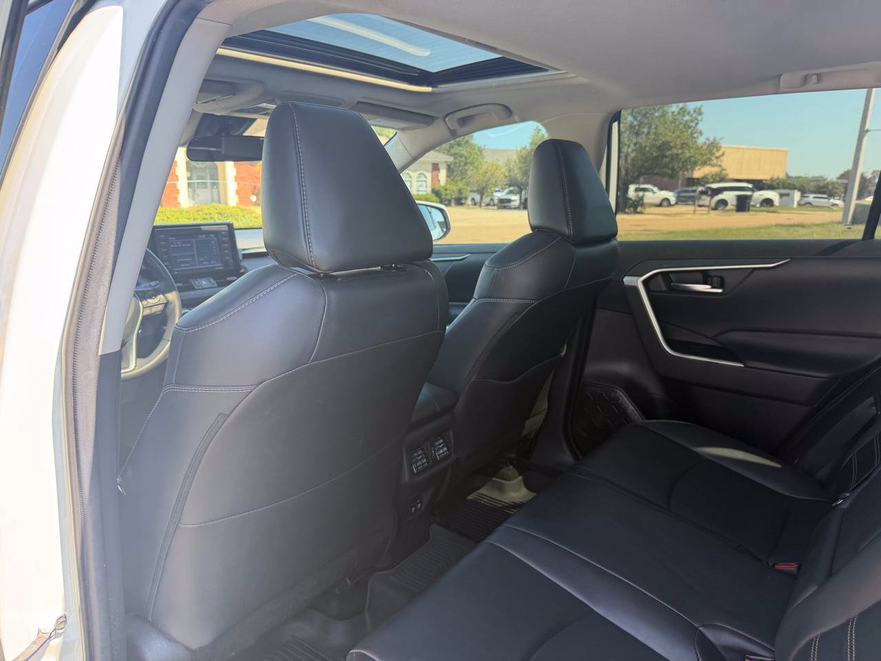 Used 2020 Toyota RAV4 XLE Premium FWD image 13
