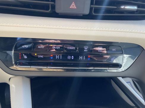 Used 2023 Buick Envision Preferred AWD/4WD image 19