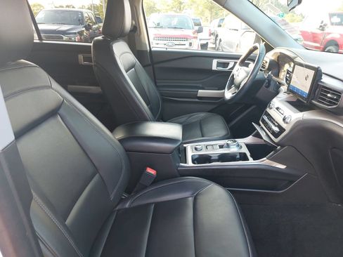 Used 2023 Ford Explorer XLT w/ Equipment Group 202A AWD/4WD image 10