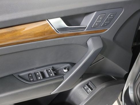 Used 2024 Audi Q5 e Premium w/ Convenience Package image 20