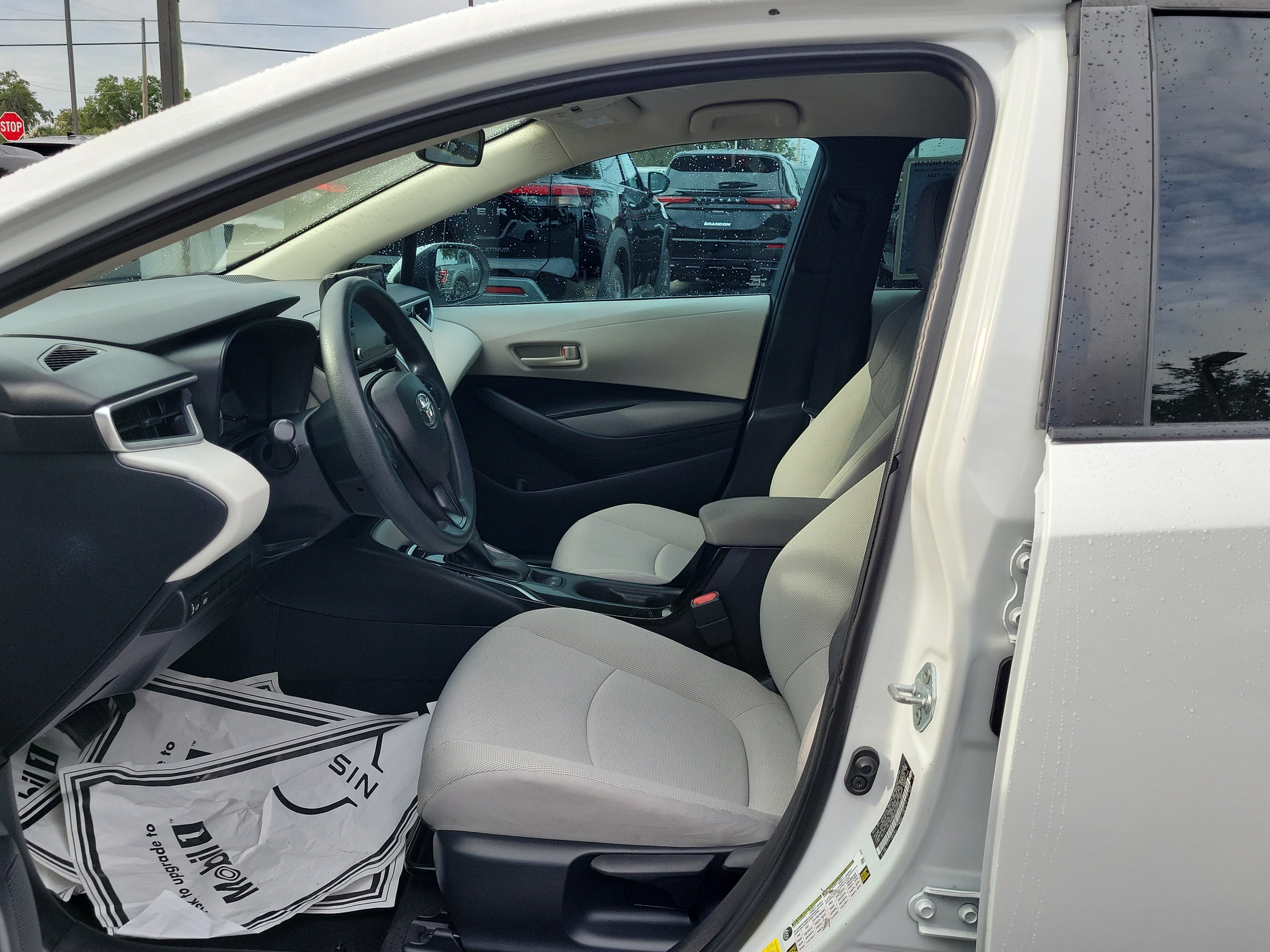 Used 2022 Toyota Corolla LE FWD image 18
