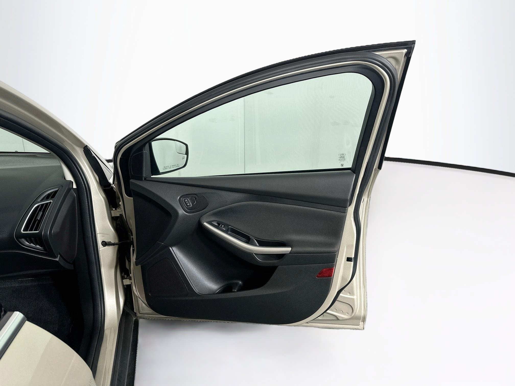 Used 2017 Ford Focus Titanium FWD image 32