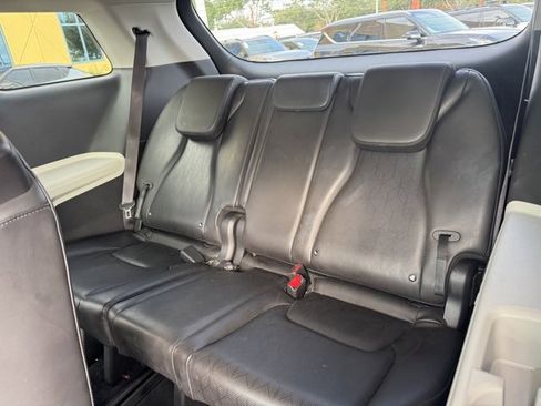 Used 2022 Kia Carnival LX image 9