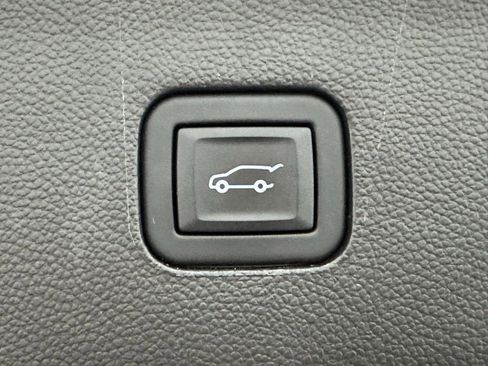 Used 2024 Buick Enclave Essence w/ Experience Buick Package AWD/4WD image 12