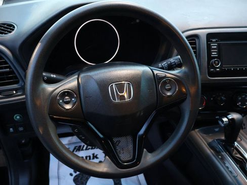 Used 2019 Honda HR-V LX image 12