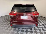 Used 2017 Toyota Highlander LE image 5