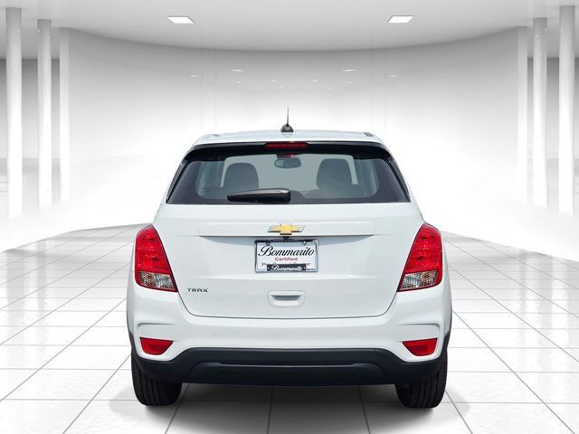 Used 2018 Chevrolet Trax LS FWD image 4