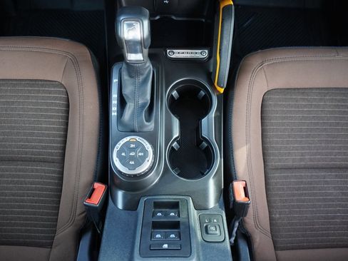 Used 2022 Ford Bronco Outer Banks image 17