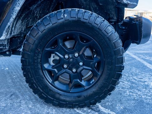 Used 2022 Jeep Gladiator Sport image 10