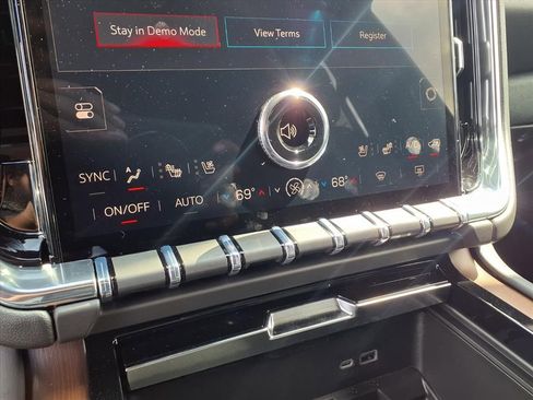 New 2026 GMC Yukon Denali w/ Denali Reserve Package AWD/4WD image 14