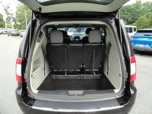 Used 2016 Chrysler Town & Country Touring-L w/ Driver Convenience Group FWD image 23