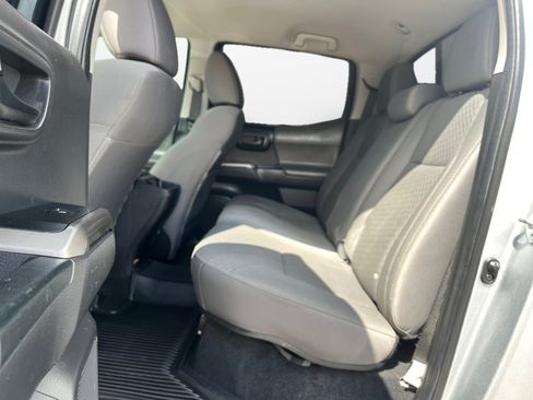Used 2022 Toyota Tacoma SR5 w/ Technology Package AWD/4WD image 15
