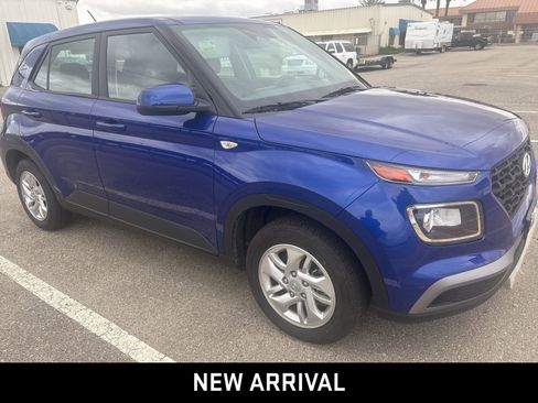 Used 2024 Hyundai Venue SE FWD image 3