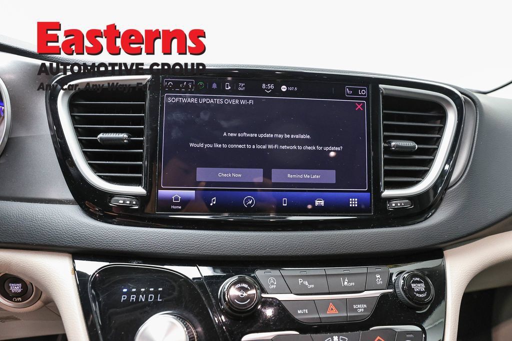 Used 2023 Chrysler Pacifica Touring-L FWD image 14