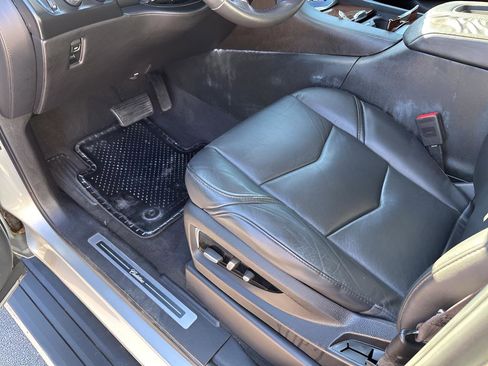 Used 2016 Cadillac Escalade Premium image 28