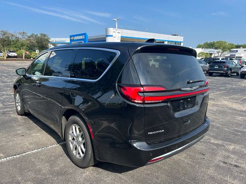 Used 2025 Chrysler Pacifica Select FWD image 7