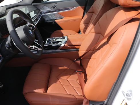 Used 2025 BMW i7 M70 w/ Executive Package AWD/4WD image 15