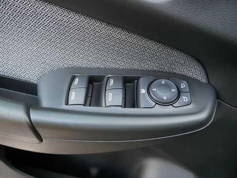 Used 2025 Chevrolet TrailBlazer LT AWD/4WD image 16