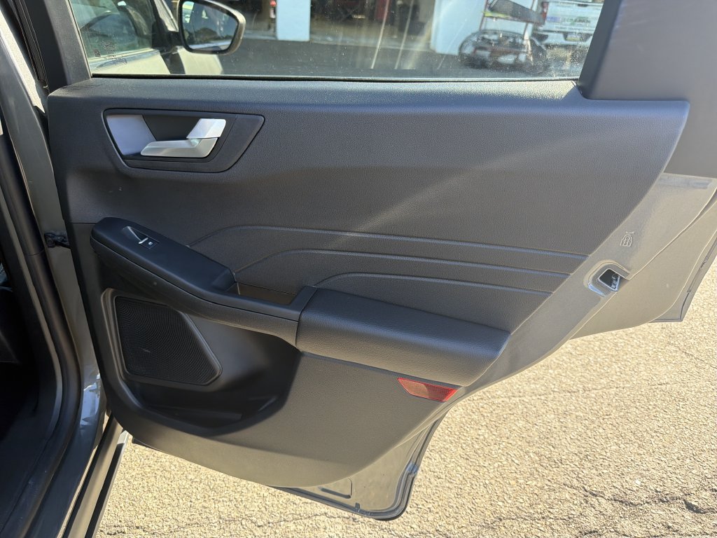 Used 2025 Ford Escape SE FWD image 16