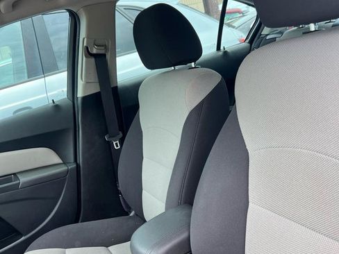 Used 2013 Chevrolet Cruze LS FWD image 8