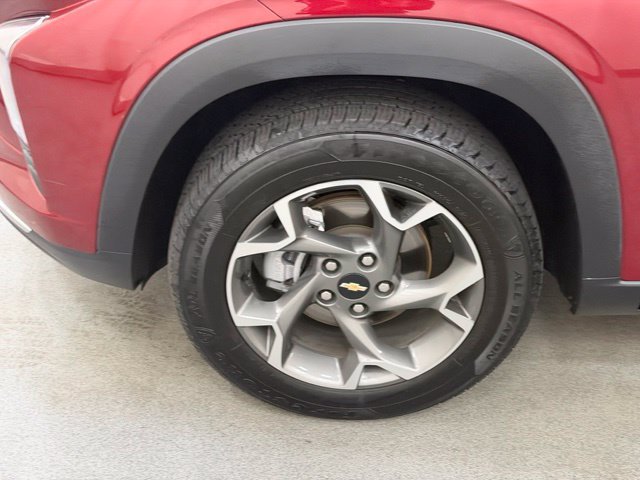 Used 2025 Chevrolet Trax LT FWD image 30