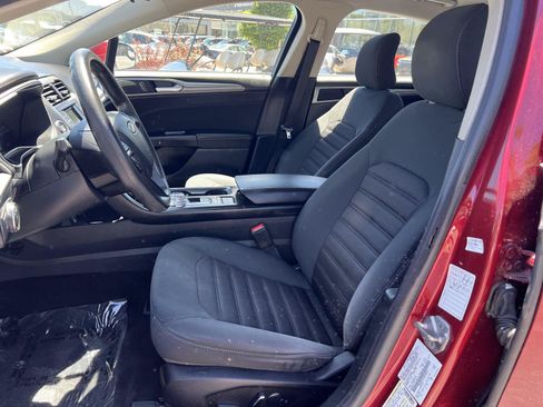 Used 2017 Ford Fusion SE FWD image 27