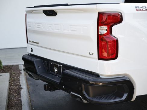 Used 2024 Chevrolet Silverado 1500 LT Trail Boss w/ LT Trail Boss Premium Package AWD/4WD image 8