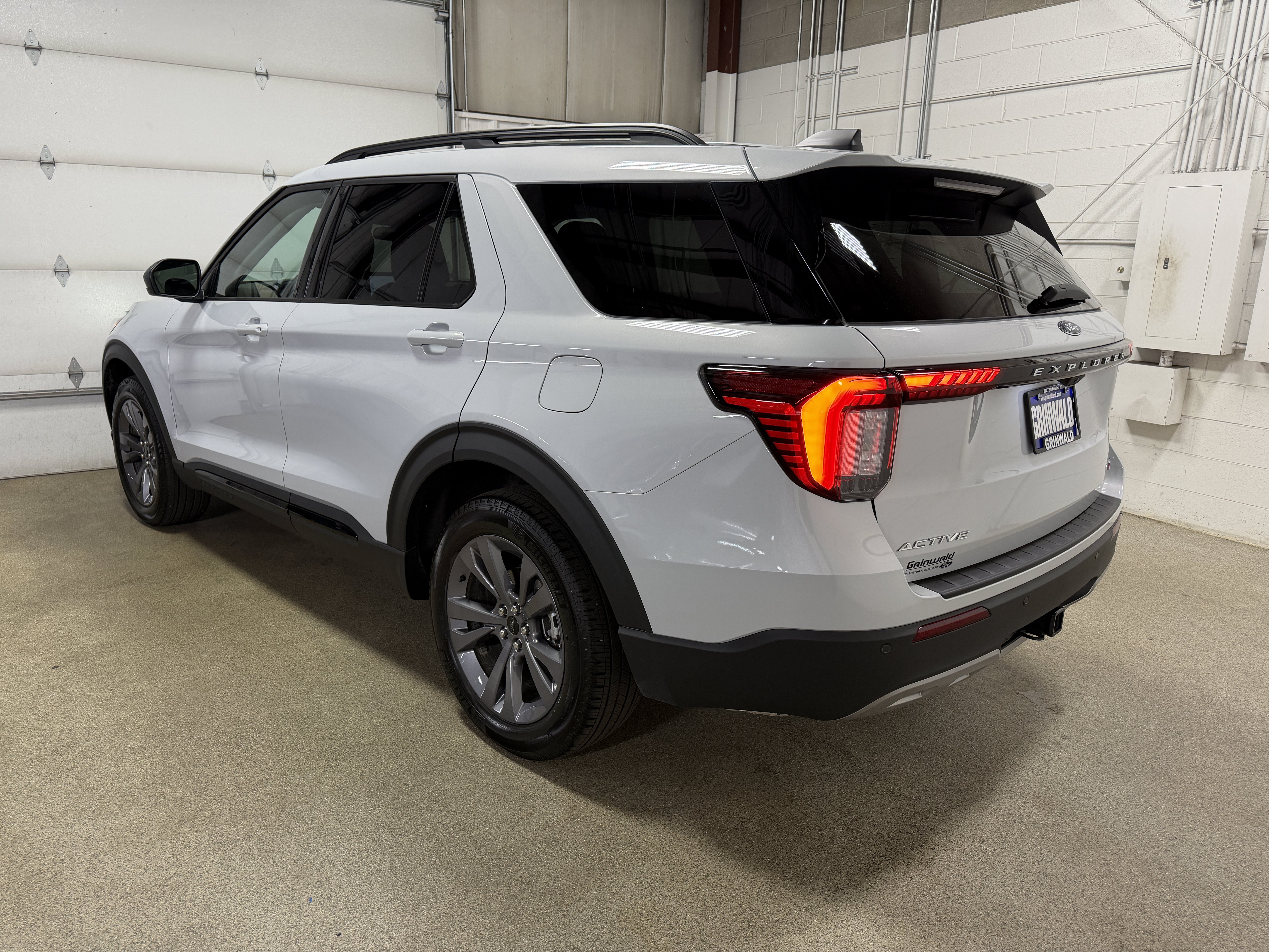 Used 2026 Ford Explorer Active w/ Active Comfort Package AWD/4WD image 9