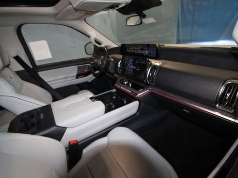 New 2026 Ford Expedition Max Platinum image 23