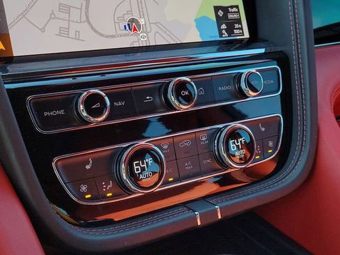 Used 2022 Bentley Bentayga image 28