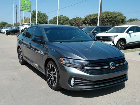 Used 2024 Volkswagen Jetta Sport FWD image 4