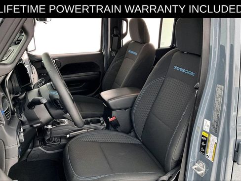 Used 2025 Jeep Wrangler Unlimited Rubicon 4xe AWD/4WD image 32