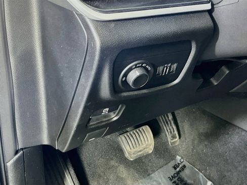 Used 2023 Jeep Grand Cherokee Laredo AWD/4WD image 10