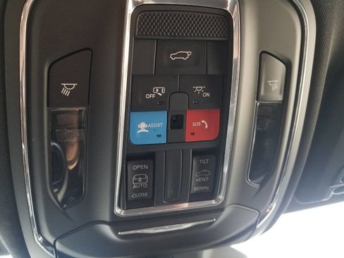 Used 2024 Jeep Grand Cherokee Altitude image 31