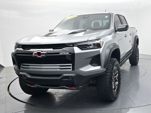 Used 2024 Chevrolet Colorado ZR2 w/ Technology Package AWD/4WD image 3