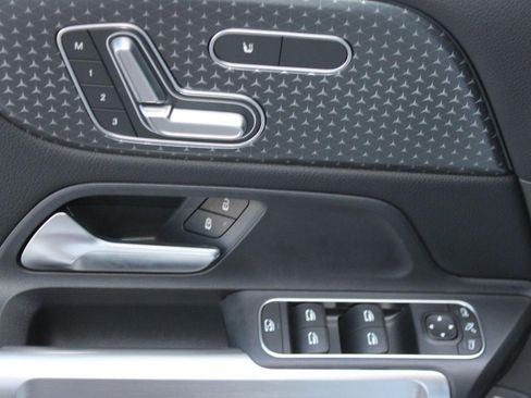 Used 2026 Mercedes-Benz GLB 250 4MATIC image 13