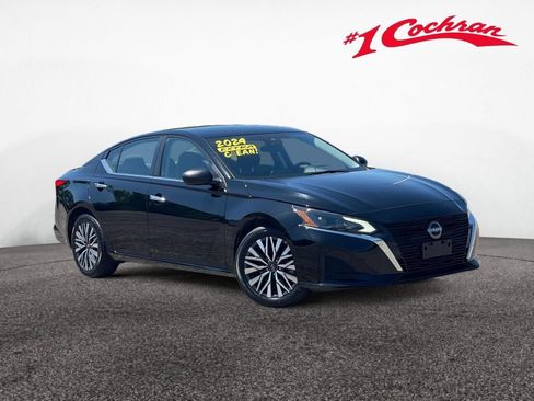 Used 2024 Nissan Altima 2.5 SV FWD image 1