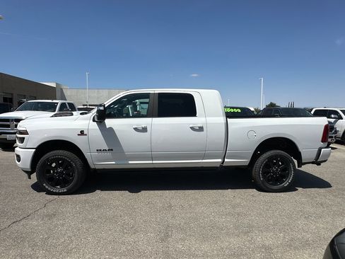 New 2026 RAM 2500 Laramie AWD/4WD image 3