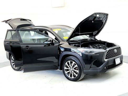 Used 2022 Toyota Corolla Cross XLE image 12